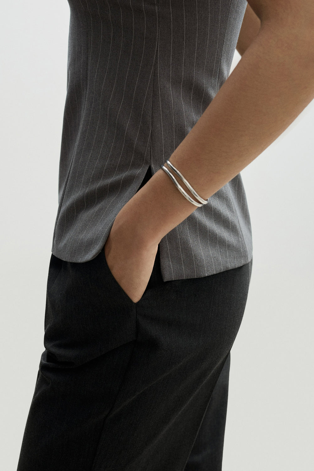 Pantalon Gris - MANGO