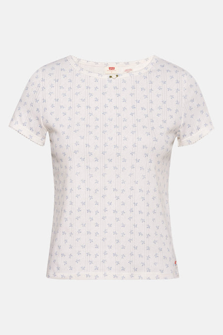 T-shirt blanc à manches courtes de Levi's, avec motif floral bleu et texture côtelée.