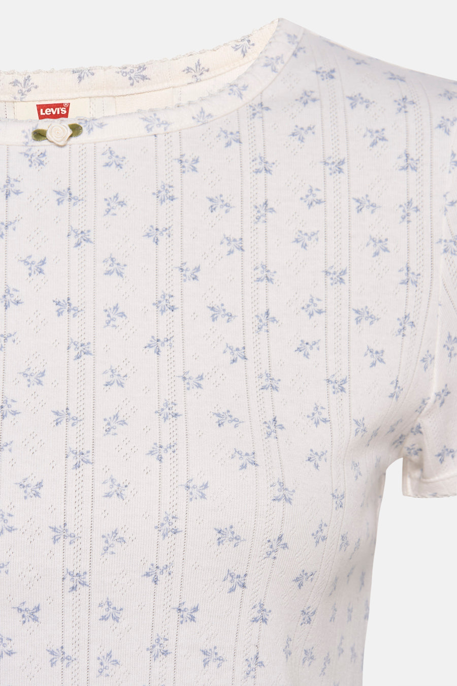 T-shirt à manches courtes blanc de Levi's, avec motif floral bleu et détail de rose décorative.