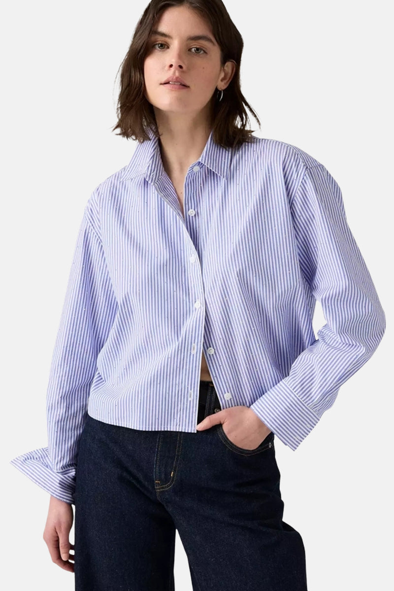 Blauwe en witte gestreepte blouse met lange mouwen van Levi's, met geplooide details op de rug en gedragen met een spijkerbroek.