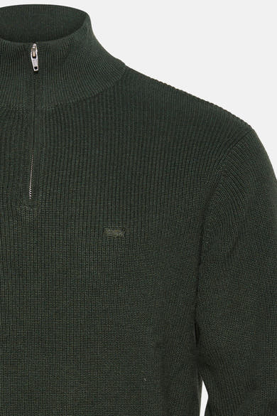 Groene sweater van Levi's®, opstaande kraag met rits en discreet logo op de borst.