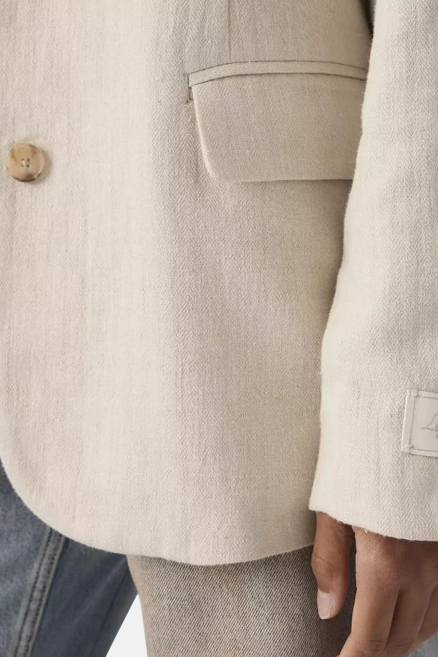 Beige blazer van Levi's®, met borstzak en visgraatstructuur.