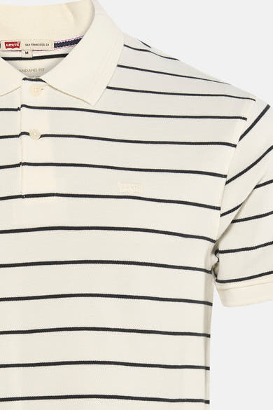 Wit gestreept poloshirt van Levi's, met knopen en discreet logo aan de voorkant.