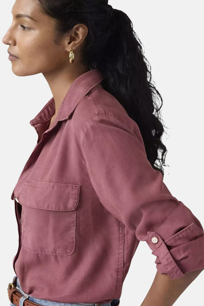 Chemise à manches longues rose de Levi's®, avec poche poitrine et manches retroussées.