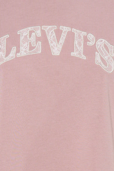 T-shirt violet uni à manches courtes par Levi's® avec broderie dentelle blanche sur le devant, vue rapprochée