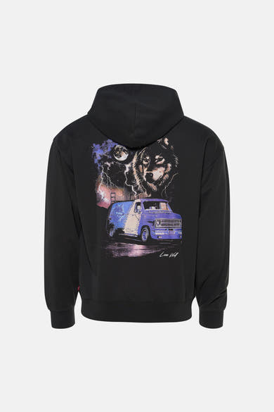 Sweat à capuche noir Levi's® vu de dos, avec imprimé représentant un loup et un pick-up bleu.