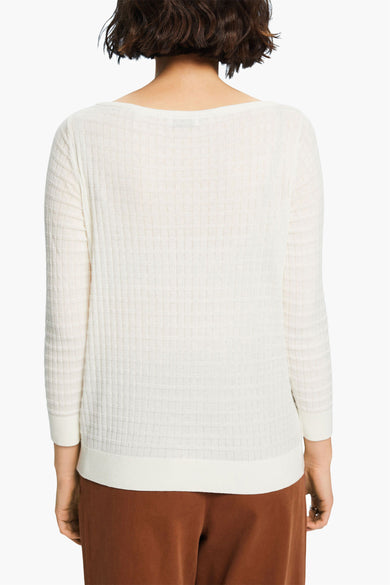 Pull col rond écru by Esprit, avec une texture gaufrée à petits carreaux.