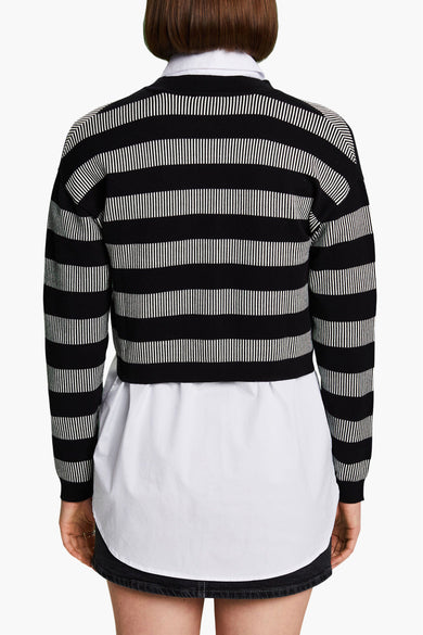 Gilet noir van Esprit avec rayures blanches verticales sur le dos, superposition chemise blanche.