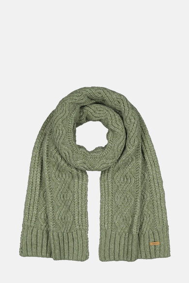 Groene kabelgebreide sjaal van Barts, gedragen met een beige getextureerde jas.