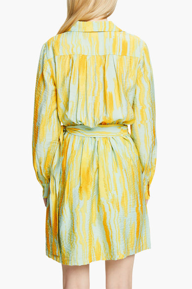 Robe à manches longues multicolore d'Esprit, avec motif abstrait jaune et vert d'eau, et ceinture assortie.
