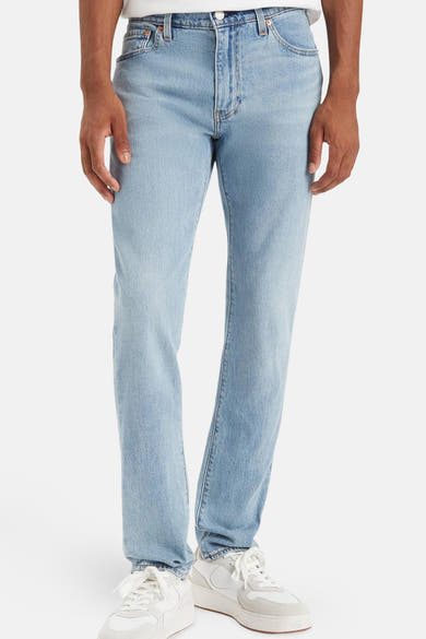 Slim jeans in lichtblauw denim van Levi's, met zichtbare stiksels en een nauwsluitende pasvorm.