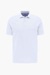Polo blanc de Fynch-Hatton, avec patte de boutonnage et petit logo brodé discret.