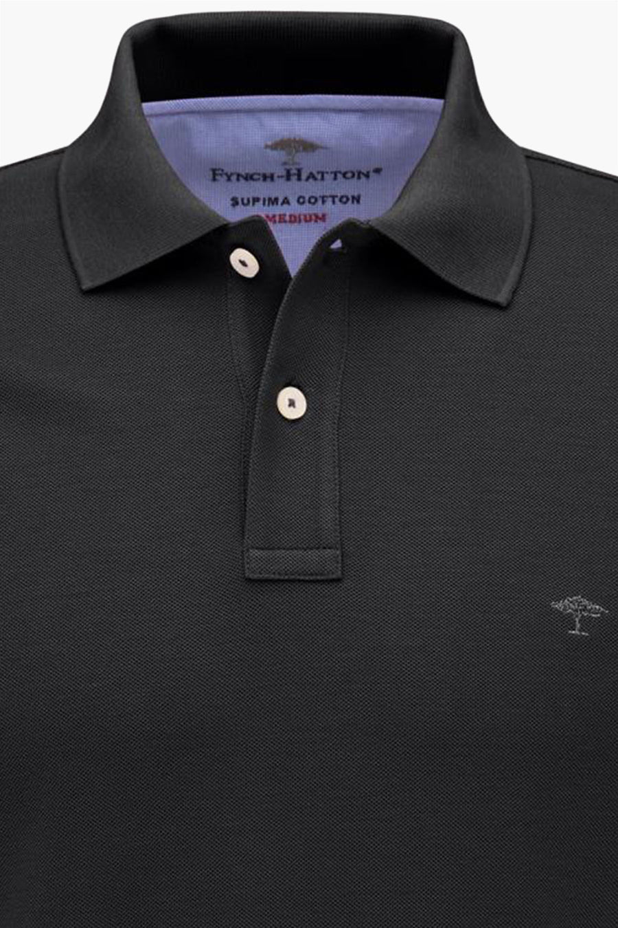 Zwarte Fynch-Hatton polo met twee knopen, piqué-textuur en discreet geborduurd boomlogo.