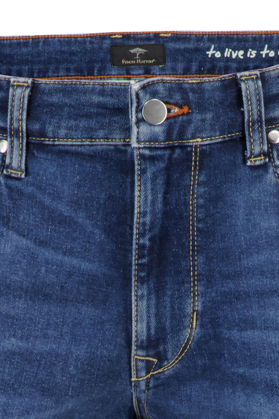 Jean droit en denim bleu moyen de Fynch-Hatton, avec couture jaune et détail de poche.