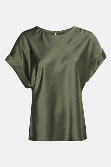 Groen satijnen blouse van Terra di Siena, korte mouwen met omslag en druppelvormige sluiting aan de achterkant.