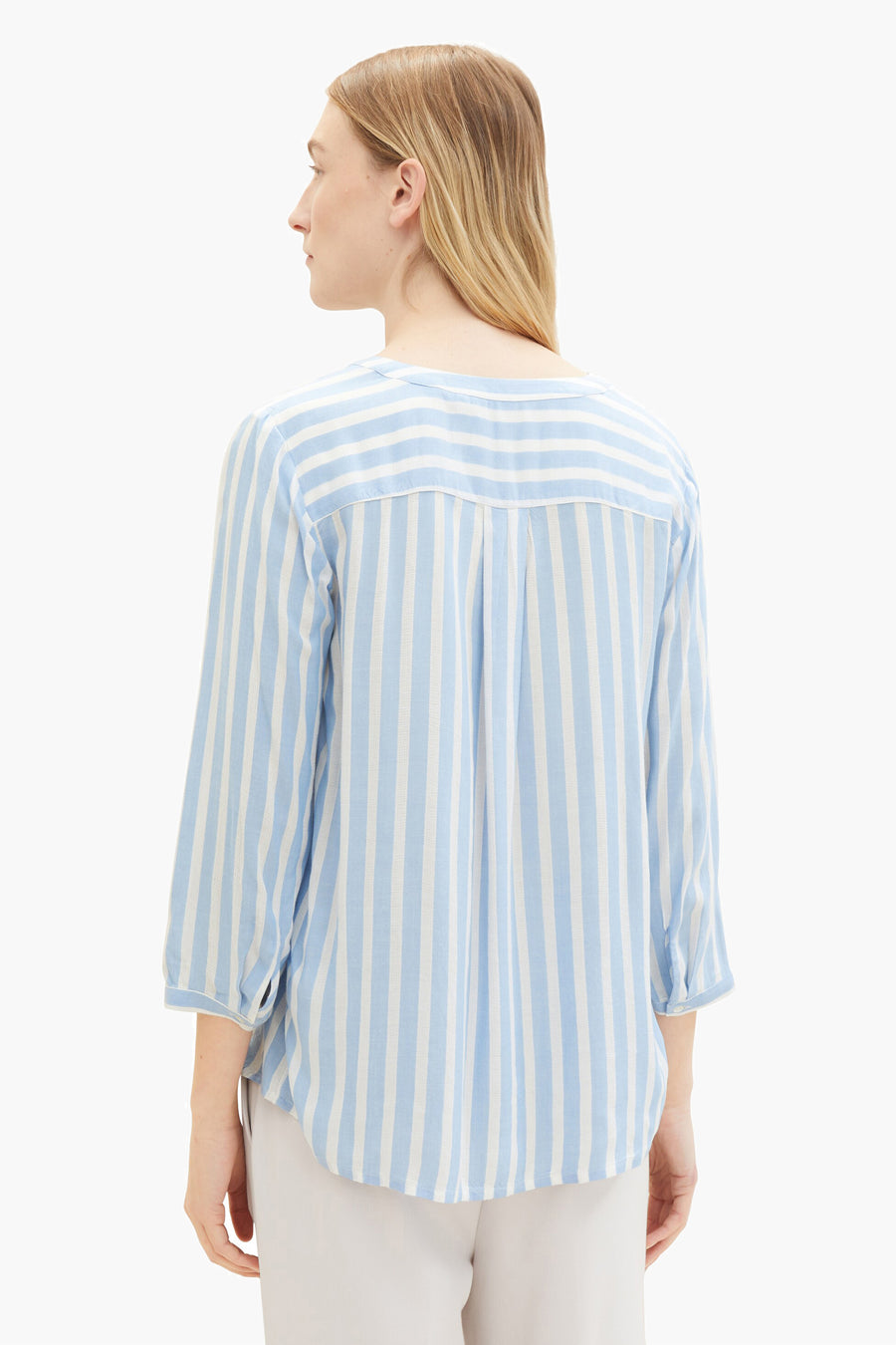 Blouse met lange mouwen van Tom Tailor, blauw gestreept, met plooien aan de achterkant.