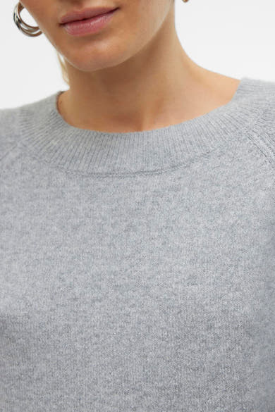 Pull gris clair de VERO MODA®, en maille fine, col rond ras du cou.