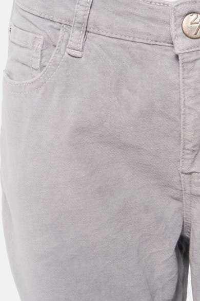 Grijs gemêleerde jeans van OPUS, met zichtbare voorzak en metalen knoop.