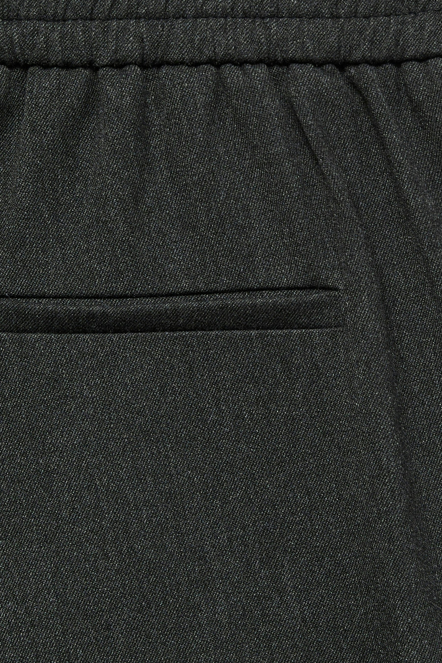Pantalon de costume gris par VERO MODA® avec une texture subtile et une poche discrète.