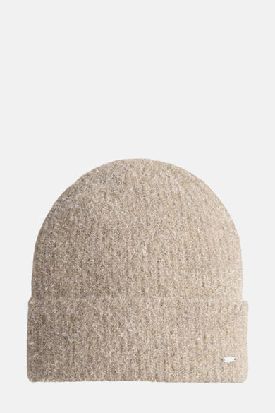 Bonnet taupe en tricot, de OPUS, avec une texture douce et un subtil éclat métallique.
