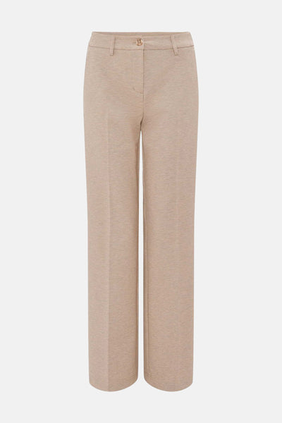 Beige broek van OPUS, rechte pasvorm, met een fijne textuur en knoopsluiting.