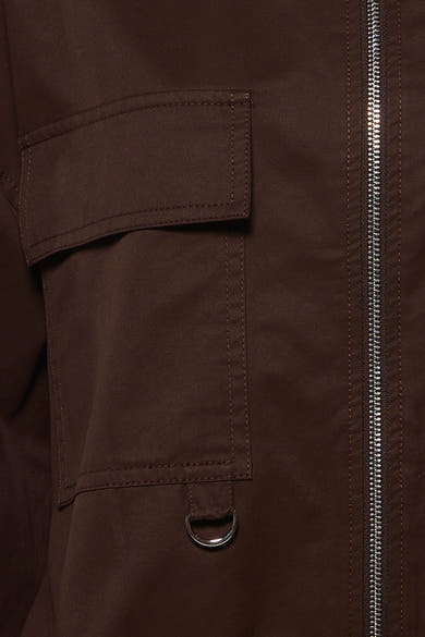 Veste marron de OPUS avec poche à rabat et fermeture éclair argentée.