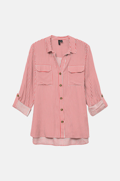 Chemisier rayé rouge à manches longues de VERO MODA, avec poches poitrine et manches retroussées.