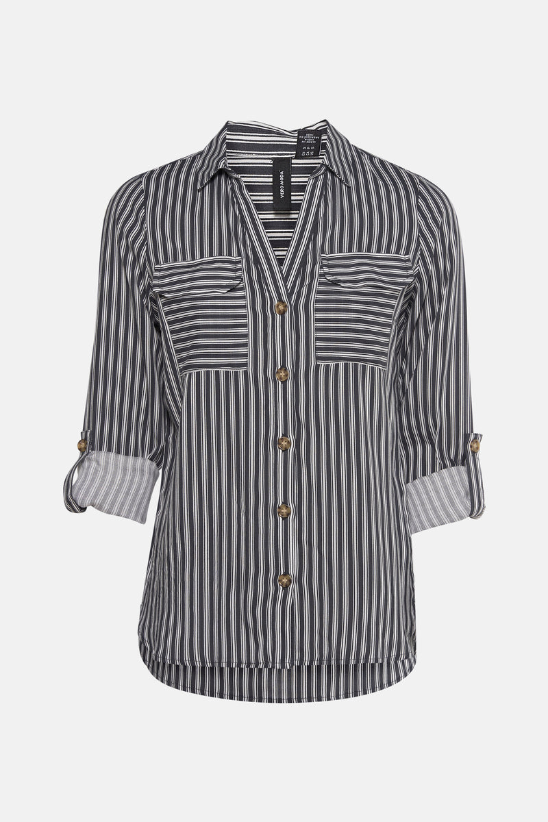 Gestreepte blouse met lange mouwen in meerdere kleuren van VERO MODA, met knoopbare klepzakken en opgerolde mouwen.