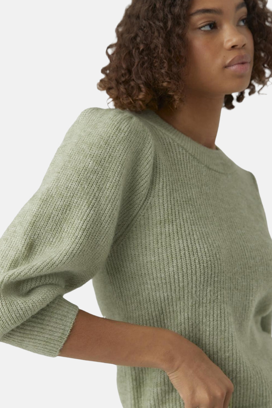 Pull vert à col rond de VERO MODA, en tricot avec manches bouffantes.