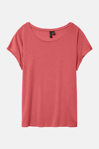 Koraalkleurig T-shirt met korte mouwen van Vero Moda, relaxte pasvorm op een effen achtergrond.