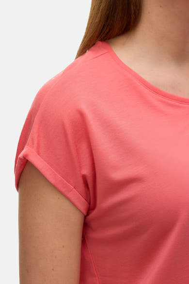 Koraalkleurig T-shirt met korte mouwen van VERO MODA, met opgerolde mouwen en ronde hals.