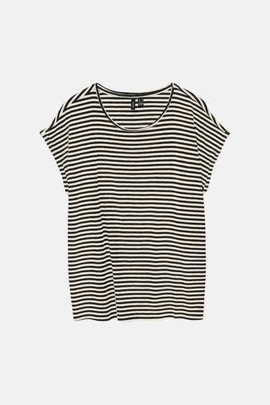 T-shirt rayé noir et blanc cassé de VERO MODA® avec col rond et manches courtes, posé à plat.