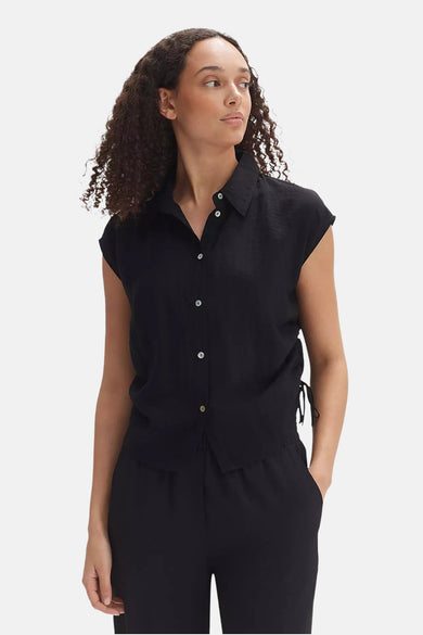 Zwarte blouse met korte mouwen van OPUS, met een subtiele textuur en decoratieve bandjes aan de zijkant.