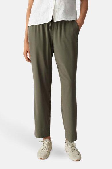 Kaki broek van OPUS met elastische tailleband en trekkoord.