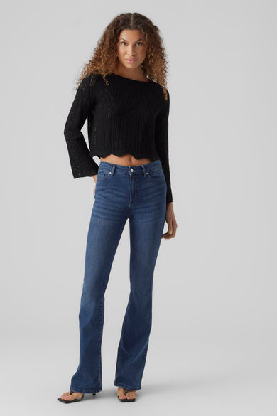 Pull noir à col rond par VERO MODA, en maille ajourée avec manches longues évasées.