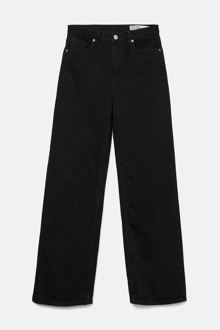 Jean droit noir en denim par VERO MODA, coupe large, poches classiques et finitions soignées.