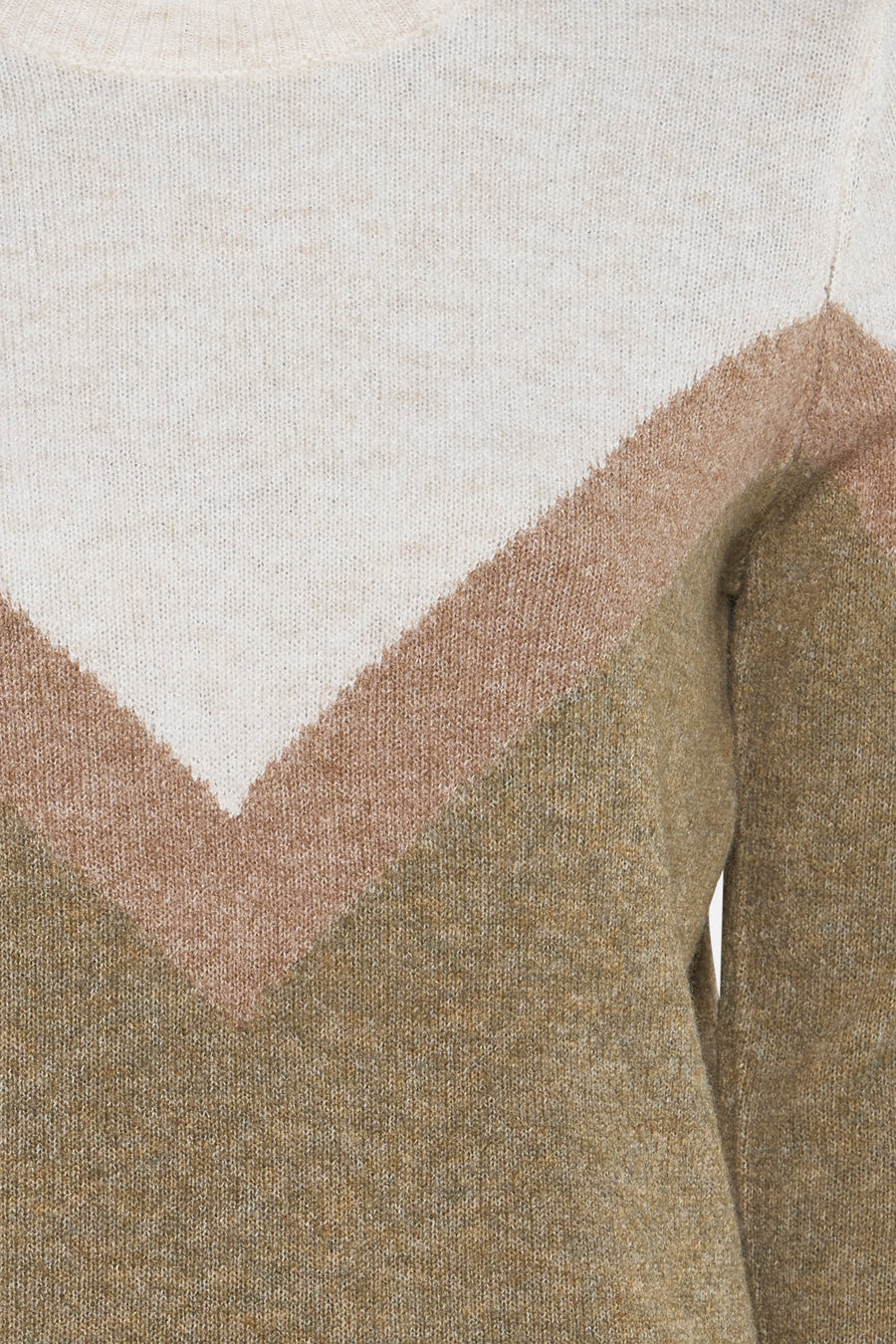 Pull à col rond multicolore de VERO MODA, avec motif à chevrons et manches longues.
