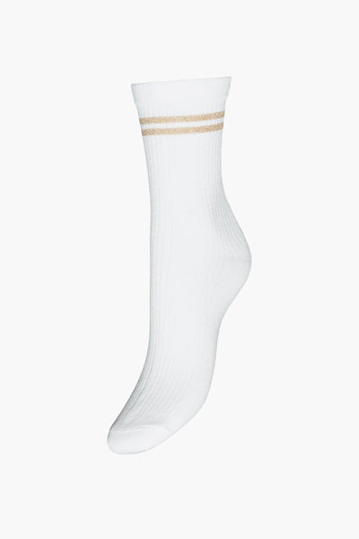 Chaussette blanche côtelée par VERO MODA, avec deux rayures décoratives dorées sur le haut.