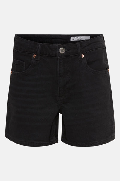 Short noir de VERO MODA, avec détails de poches et bouton métallique.