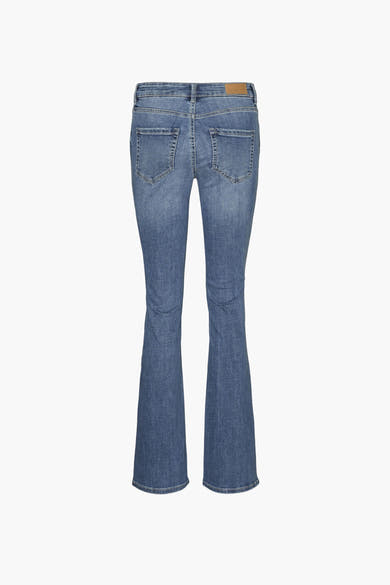 Jeans évasés bleus en denim par VERO MODA, coupe mi-haute avec poches arrière et étiquette en cuir à la taille.