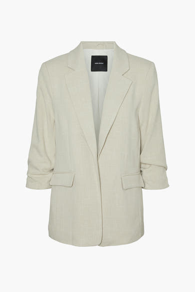 Blazer écru de VERO MODA avec manches trois-quarts retroussées et poches plaquées.