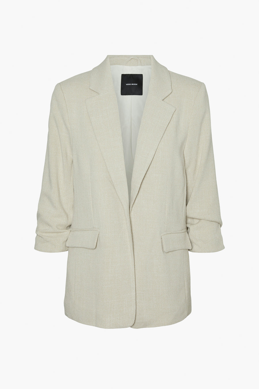 Blazer écru de VERO MODA avec manches trois-quarts retroussées et poches plaquées.
