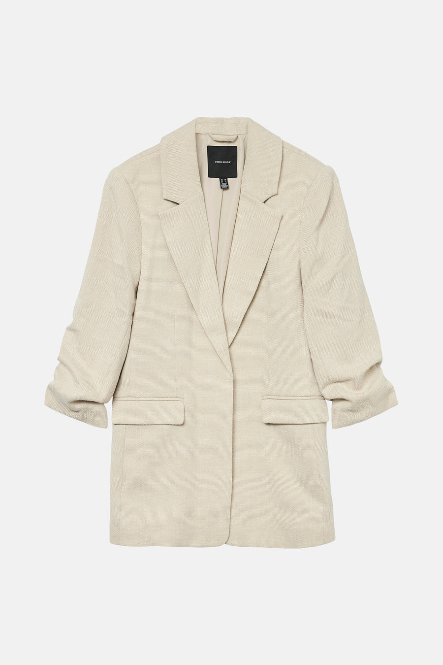 Blazer écru de VERO MODA avec manches trois-quarts froncées et poches à rabat.