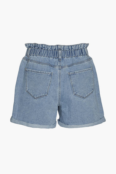 Short en denim bleu clair de VERO MODA, avec taille élastiquée et poches arrière.
