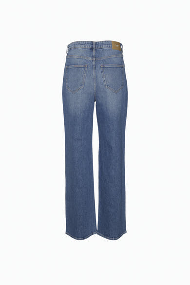 Jeans larges bleu moyen de Vero Moda, vue arrière, avec poches et étiquette en cuir.