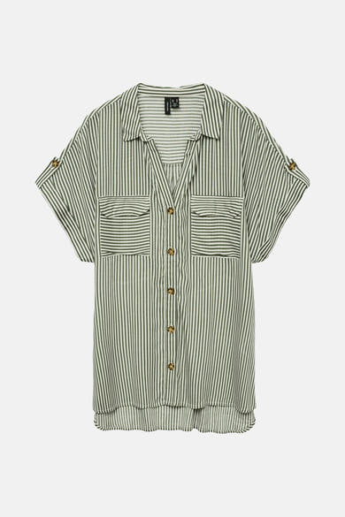 Chemise à manches courtes verte de VERO MODA à rayures verticales, boutonnée, avec poches poitrine et manches retroussées.