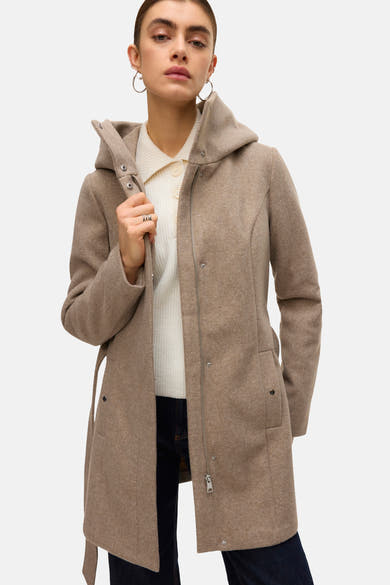 Lange beige jas van VERO MODA, met een capuchon en ritssluiting aan de voorkant.