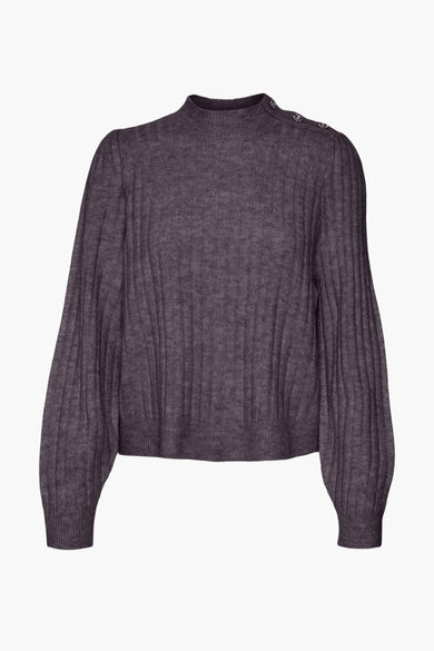 Pull bordeaux à col roulé de VERO MODA orné de boutons décoratifs à l'épaule.