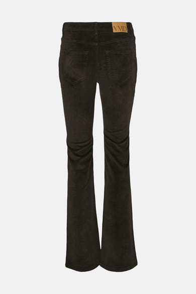 Pantalon évasé en velours côtelé marron de Vero Moda, avec poches arrière et étiquette en cuir.