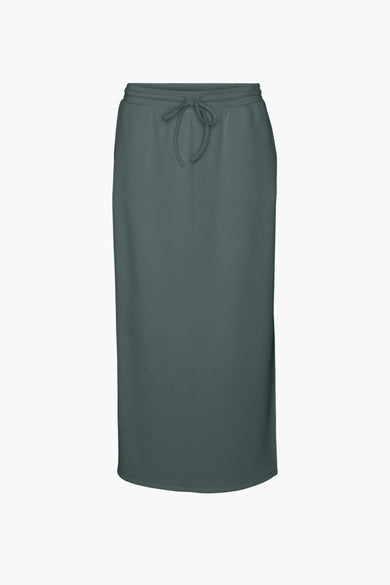 Jupe 3/4 verte de VERO MODA, coupe droite, taille élastique avec cordon de serrage.
